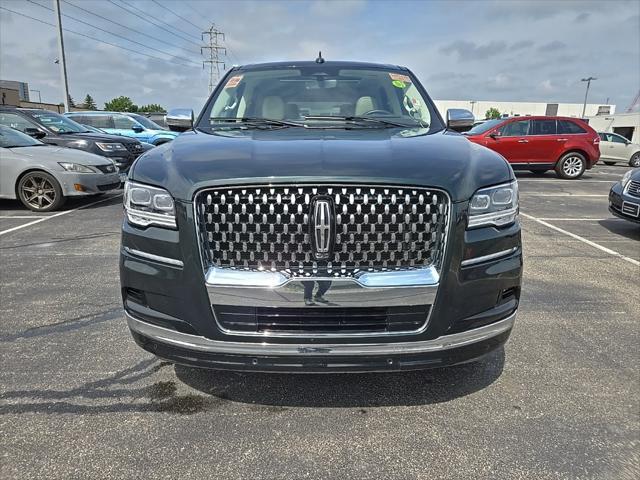 Photo of 2023 MANHATTAN GREEN MET PREM Lincoln Navigator