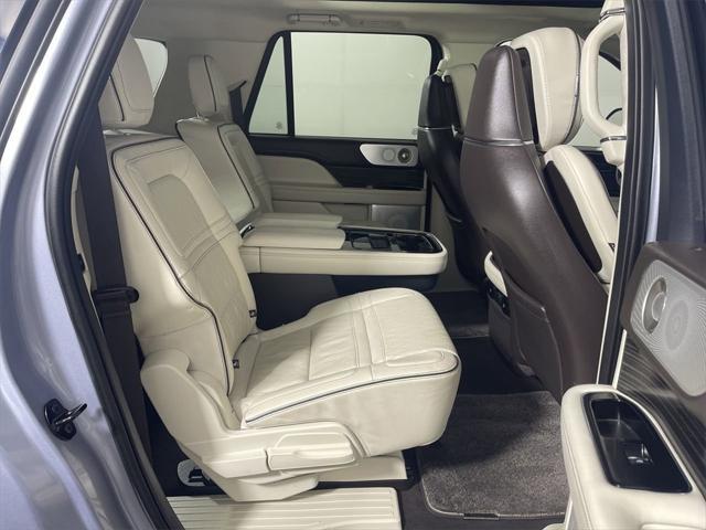 Photo of 2024 CHRMA CRYSTL BLUE MET PC Lincoln Navigator