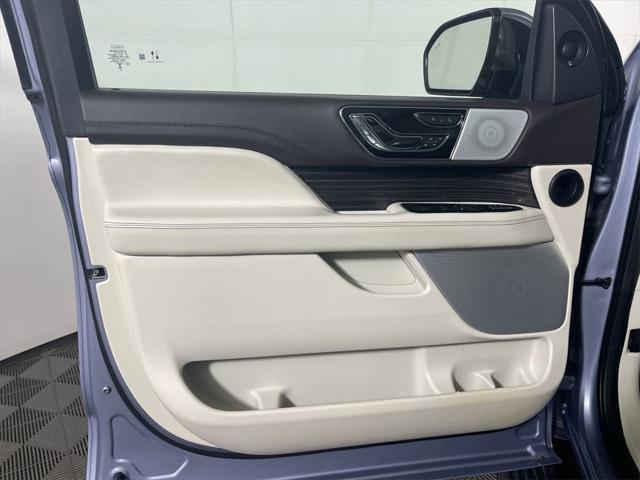 Photo of 2024 CHRMA CRYSTL BLUE MET PC Lincoln Navigator