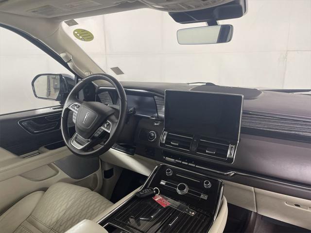 Photo of 2024 CHRMA CRYSTL BLUE MET PC Lincoln Navigator