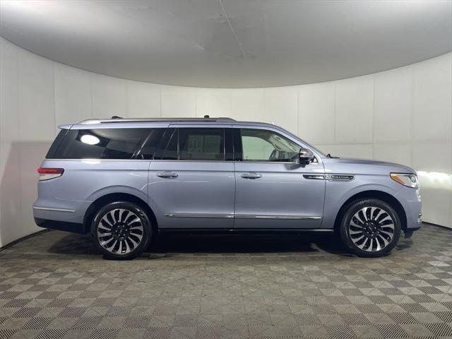 Photo of 2024 CHRMA CRYSTL BLUE MET PC Lincoln Navigator