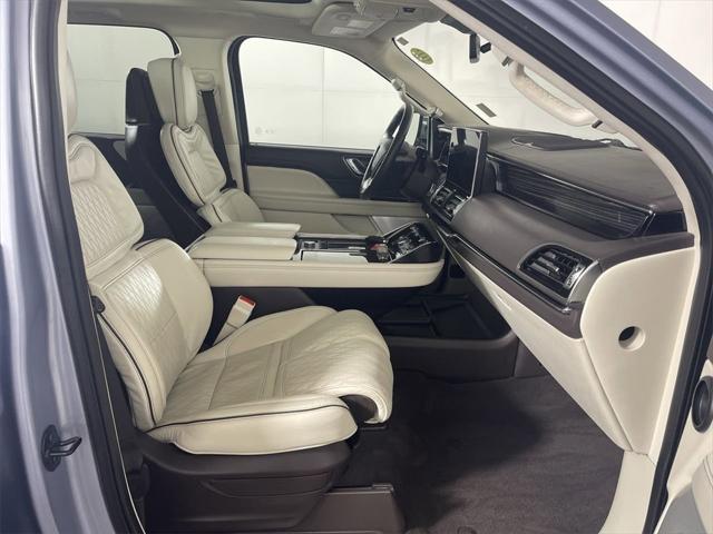 Photo of 2024 CHRMA CRYSTL BLUE MET PC Lincoln Navigator