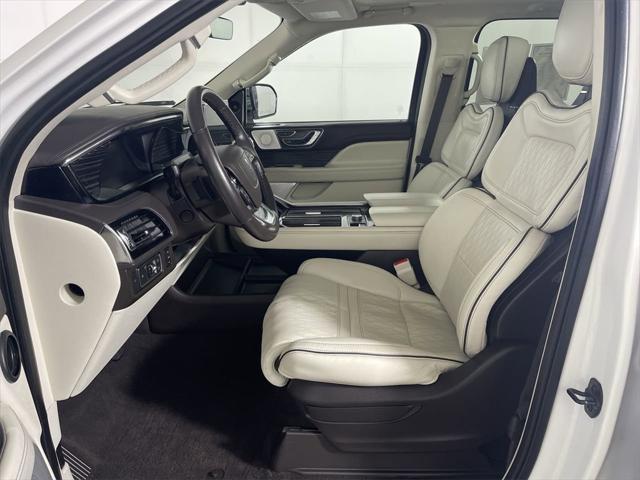 Photo of 2023 PRISTINE WHITE METALLIC 3C Lincoln Navigator
