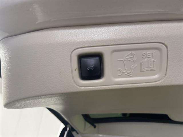 Photo of 2023 PRISTINE WHITE METALLIC 3C Lincoln Navigator