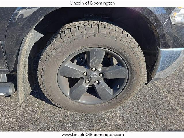 Photo of 2018 Brilliant Black Crystal Pearlcoat RAM 1500