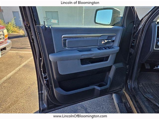 Photo of 2018 Brilliant Black Crystal Pearlcoat RAM 1500