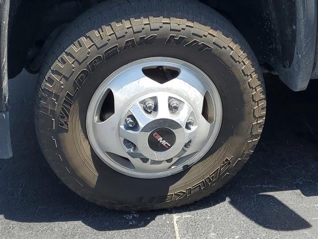 Photo of 2018 Onyx Black GMC Sierra 3500