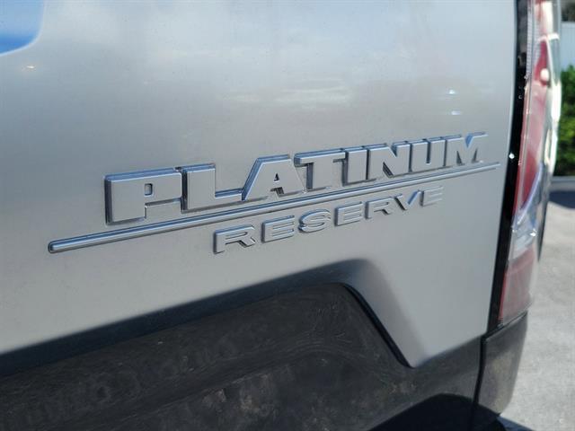 Photo of 2024 Super Black Nissan Titan