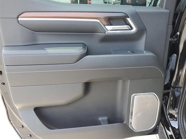 Photo of 2024 Onyx Black GMC Sierra 1500