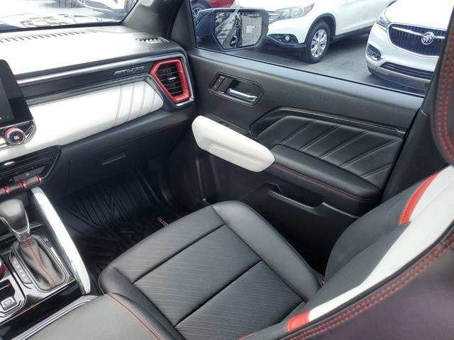 Photo of 2024 Onyx Black GMC Canyon