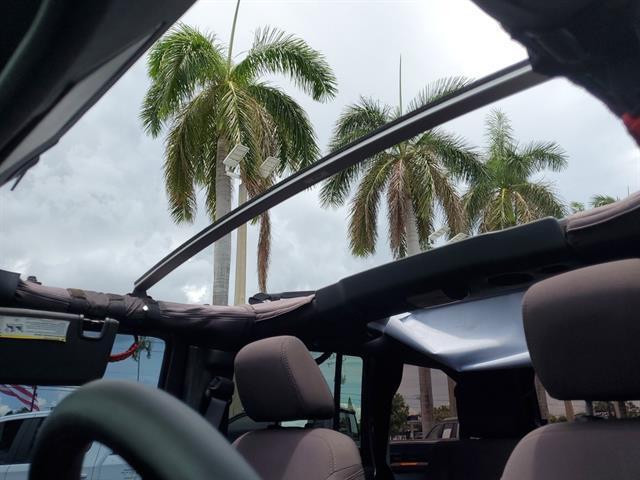 Photo of 2014 GREY Jeep Wrangler Unlimited