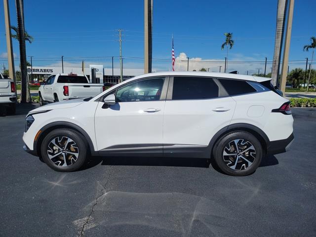 Photo of 2024 Glacial White Pearl Kia Sportage