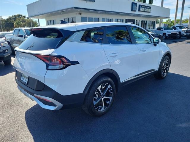 Photo of 2024 Glacial White Pearl Kia Sportage