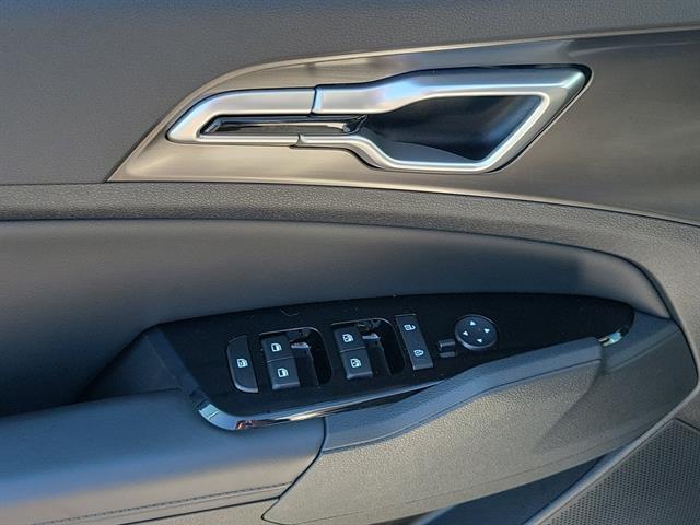 Photo of 2024 Glacial White Pearl Kia Sportage