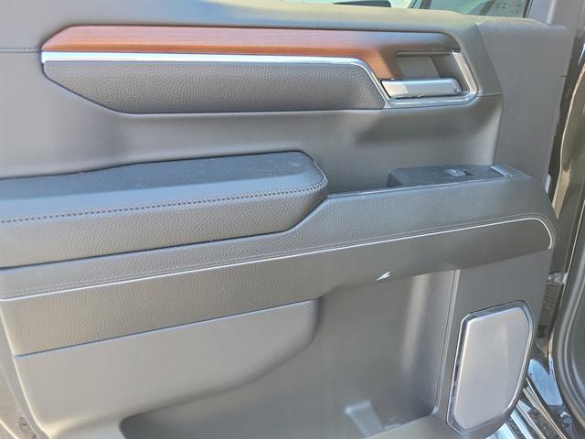 Photo of 2024 Onyx Black GMC Sierra 1500
