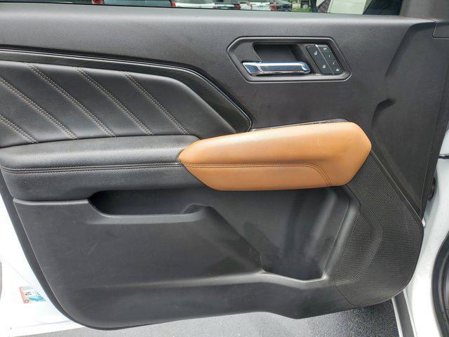 Photo of 2023 Summit White GMC Canyon