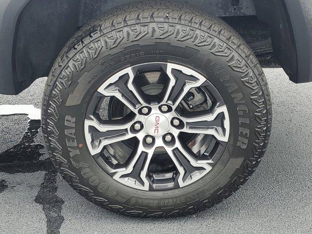 Photo of 2023 Summit White GMC Canyon
