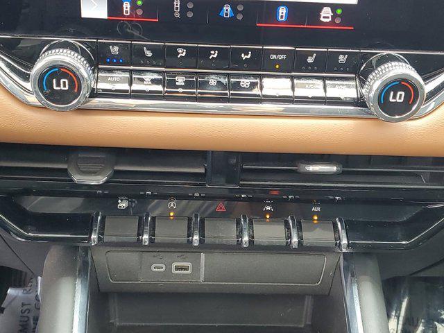 Photo of 2023 Summit White GMC Canyon