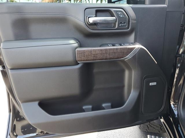 Photo of 2022 Onyx Black GMC Sierra 2500