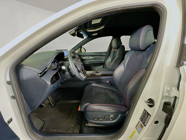 Photo of 2022 White Genesis GV70