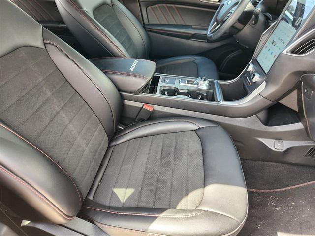 Photo of 2022 Stone Blue Metallic Ford Edge