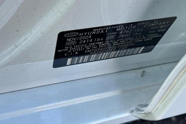 Photo of 2025 White Genesis G70