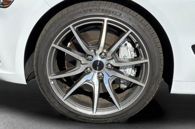 Photo of 2025 White Genesis G70