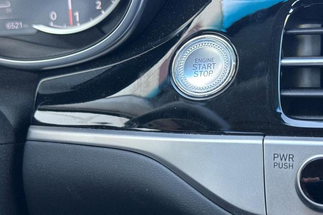 Photo of 2025 White Genesis G70
