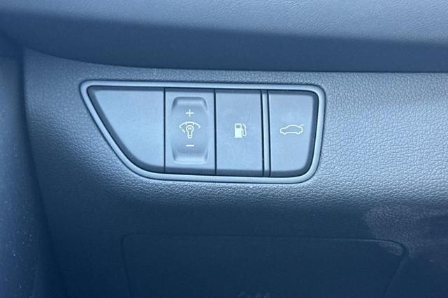 Photo of 2025 White Genesis G70