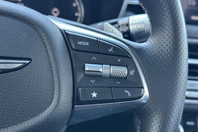 Photo of 2025 White Genesis G70