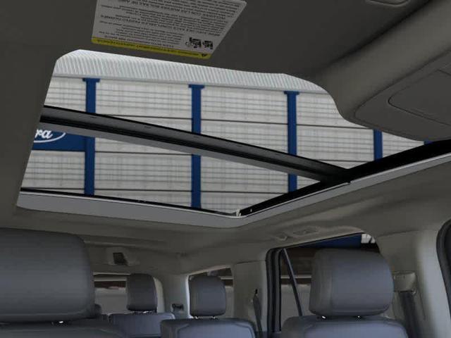 Photo of 2025 White Ford Expedition