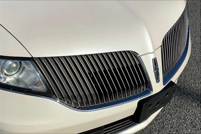 Photo of 2015 WHITE PLATINUM MET TRI-COAT Lincoln MKT