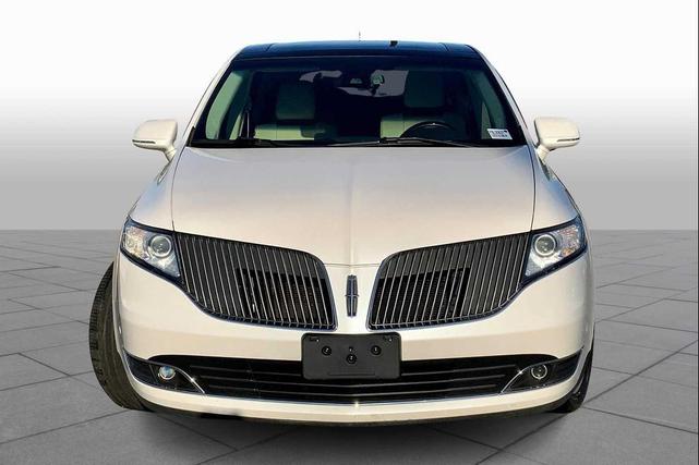Photo of 2015 WHITE PLATINUM MET TRI-COAT Lincoln MKT