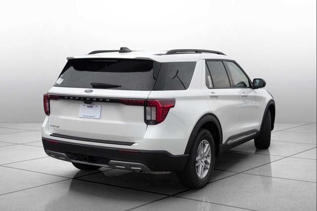 Photo of 2025 STAR WHITE MET TRI-COAT Ford Explorer