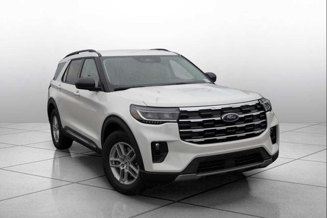Photo of 2025 STAR WHITE MET TRI-COAT Ford Explorer
