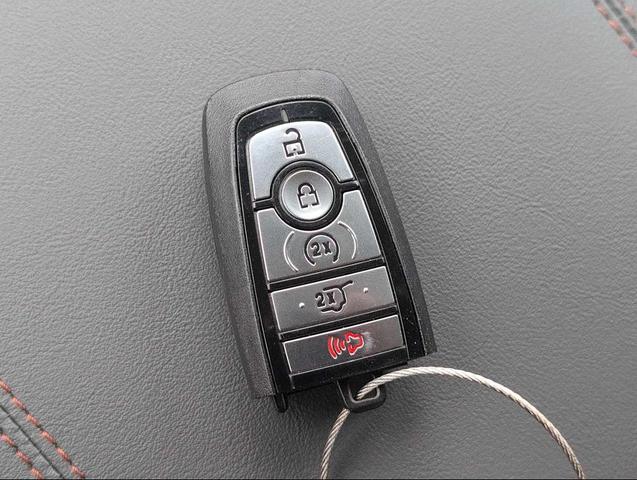 Photo of 2025 STAR WHITE MET TRI-COAT Ford Explorer