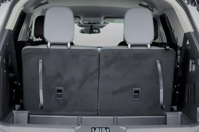 Photo of 2025 STAR WHITE MET TRI-COAT Ford Explorer