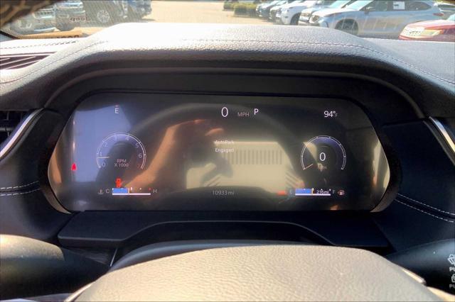 Photo of 2024 Diamond Black Crystal Pearlcoat Jeep Grand Cherokee L