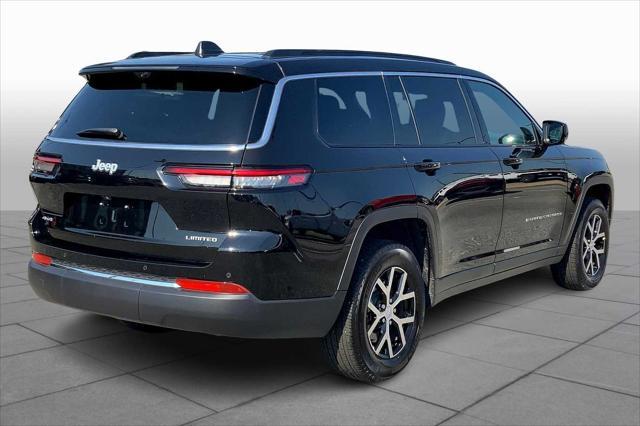 Photo of 2024 Diamond Black Crystal Pearlcoat Jeep Grand Cherokee L