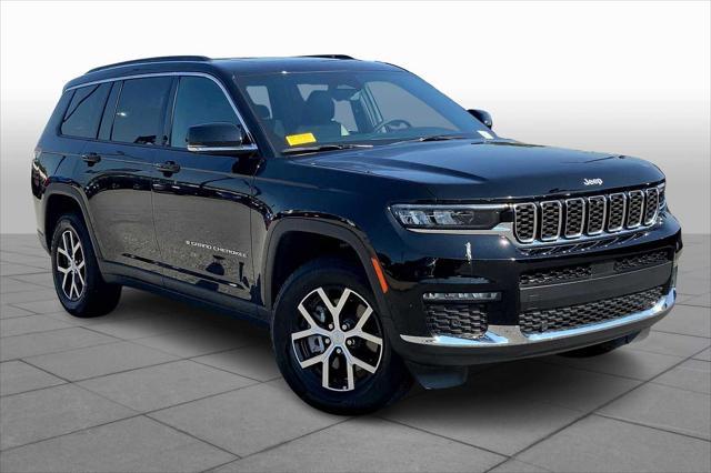 Photo of 2024 Diamond Black Crystal Pearlcoat Jeep Grand Cherokee L