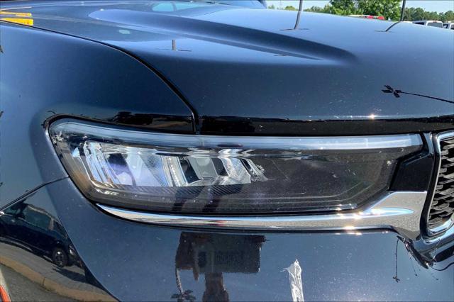 Photo of 2024 Diamond Black Crystal Pearlcoat Jeep Grand Cherokee L