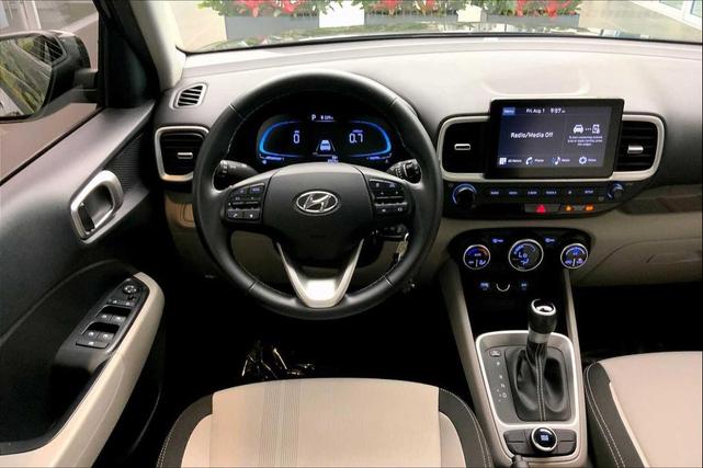 Photo of 2023 Black Noir Pearl Hyundai VENUE
