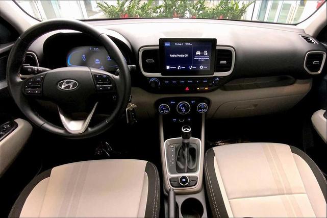 Photo of 2023 Black Noir Pearl Hyundai VENUE