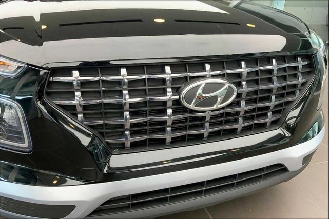 Photo of 2023 Black Noir Pearl Hyundai VENUE