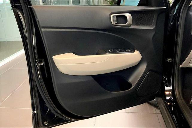 Photo of 2023 Black Noir Pearl Hyundai VENUE