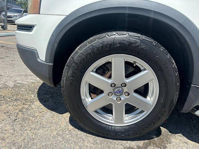 Photo of 2007 Ice White Volvo XC90