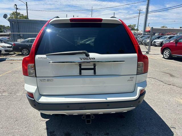 Photo of 2007 Ice White Volvo XC90