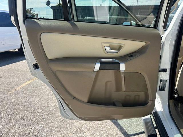 Photo of 2007 Ice White Volvo XC90