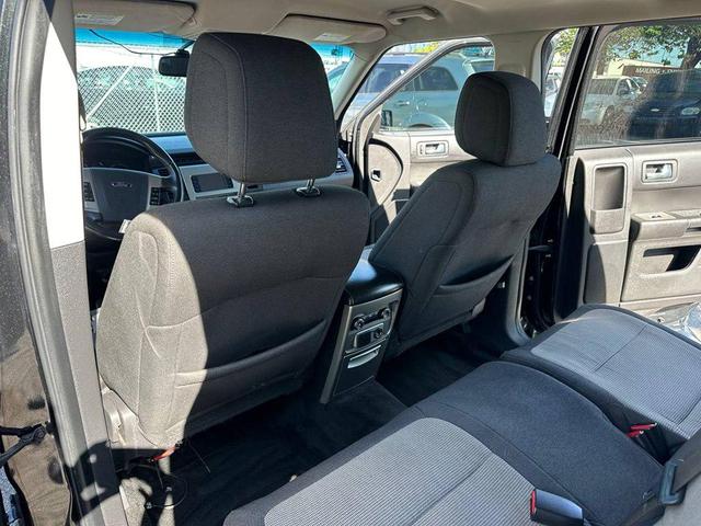 Photo of 2011 Tuxedo Black Metallic Ford Flex