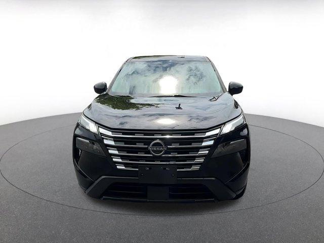 Photo of 2024 Super Black Nissan Rogue